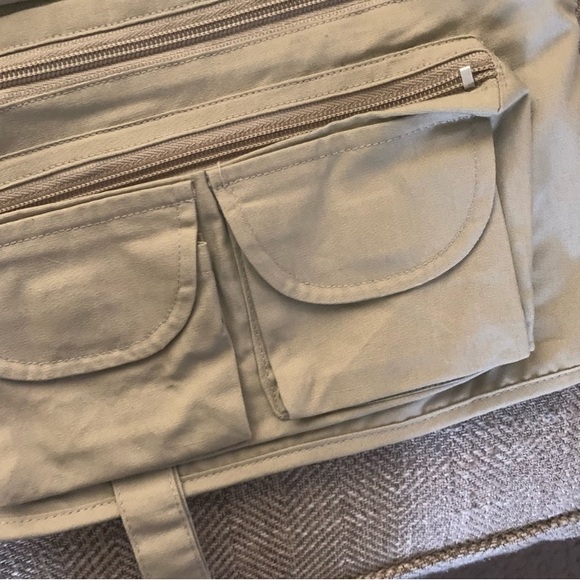 Excellent Preowned Condition Crystal River Fishing Vest Size Medium. Very nice - Picture 4 of 7